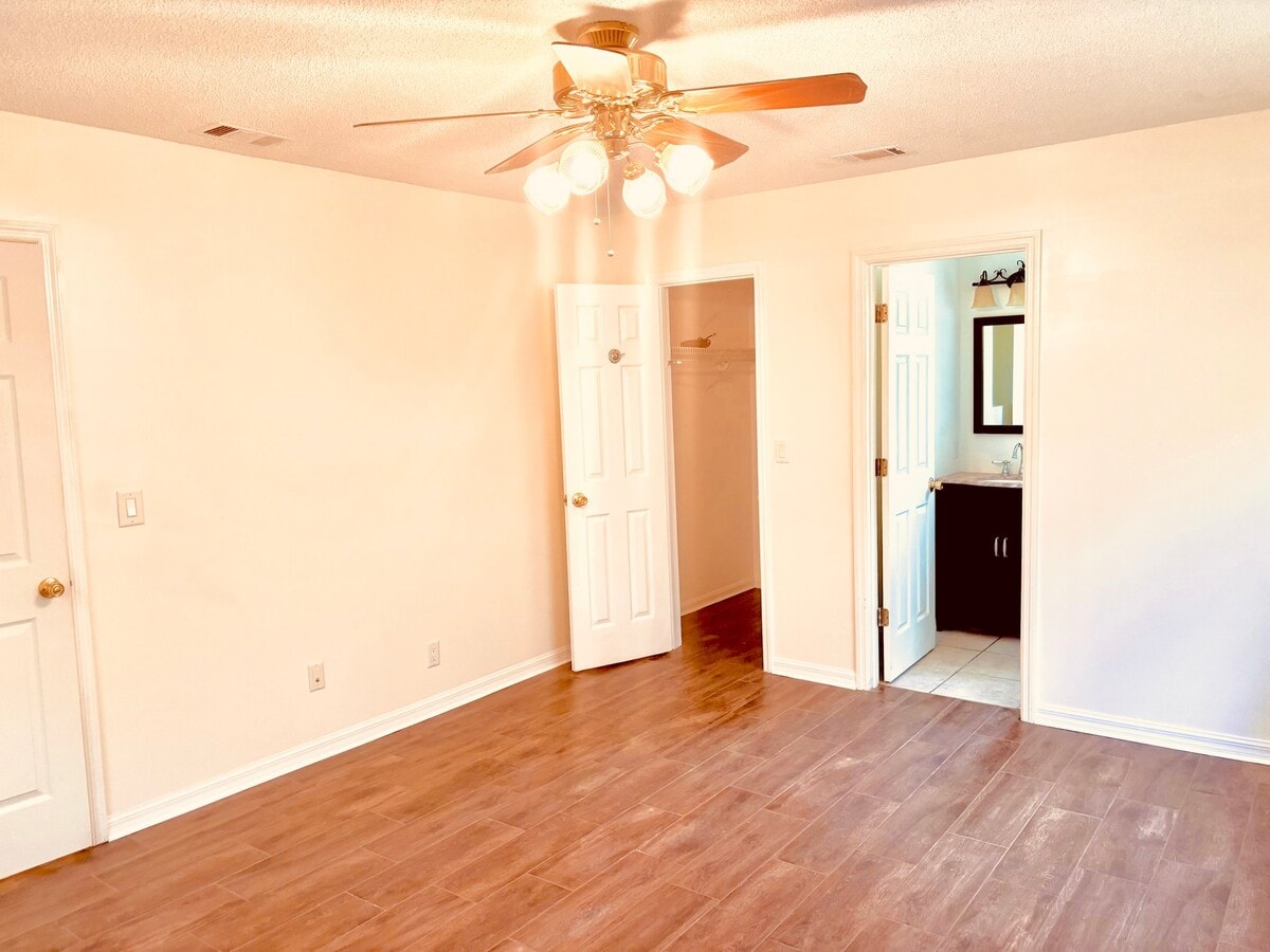Photo - 815 Rogers Ave NW