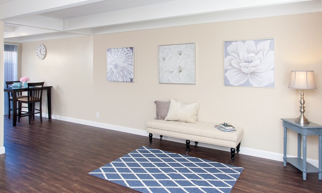 Photo - Cedar on the Boulevard