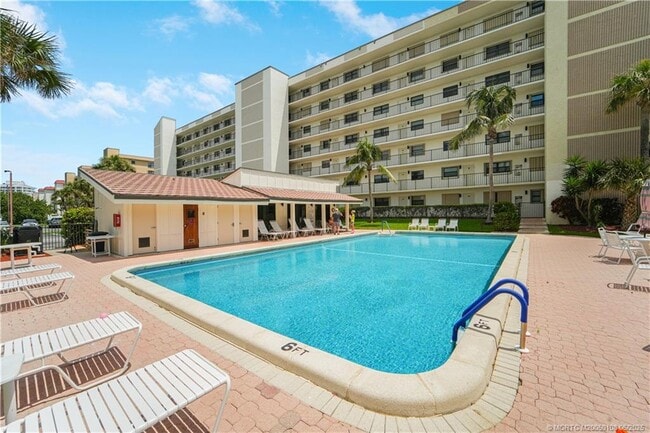 Building Photo - 10310 S Ocean Dr Unit 505