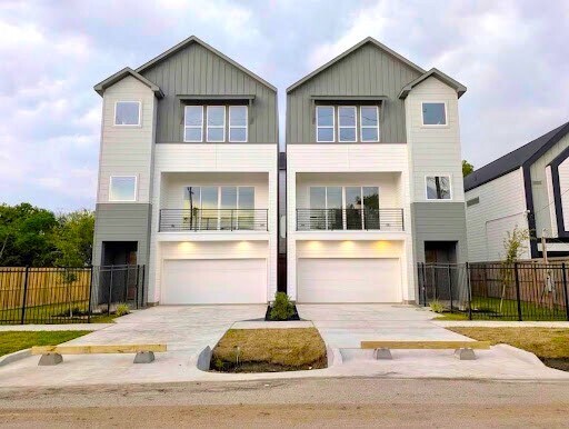 Building Photo - 3312 Live Oak St
