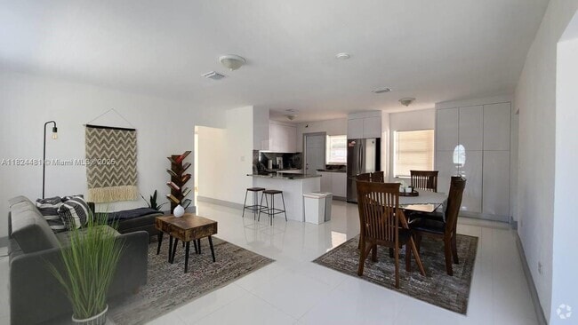 Building Photo - 1320 SW 17th Ave Rental