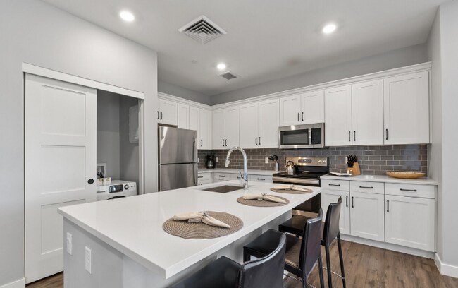 Photo - 475 N 9th St Unidad 206