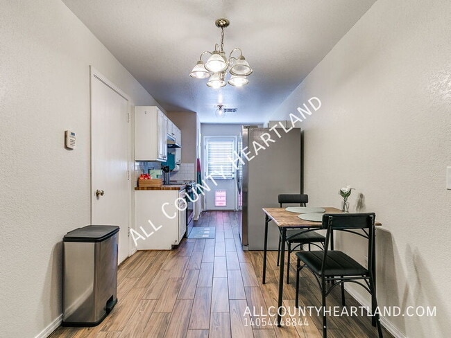 Photo - 414 English Elm Ln