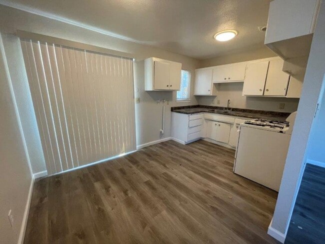 Photo - 2 Bedroom Walking Distance to Mather Air F...