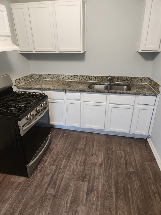 Photo - 8 Tuxedo Ave