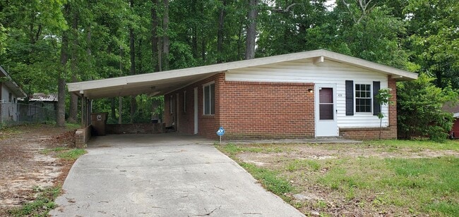 Building Photo - 3 bedroom 1 Bathroom House
