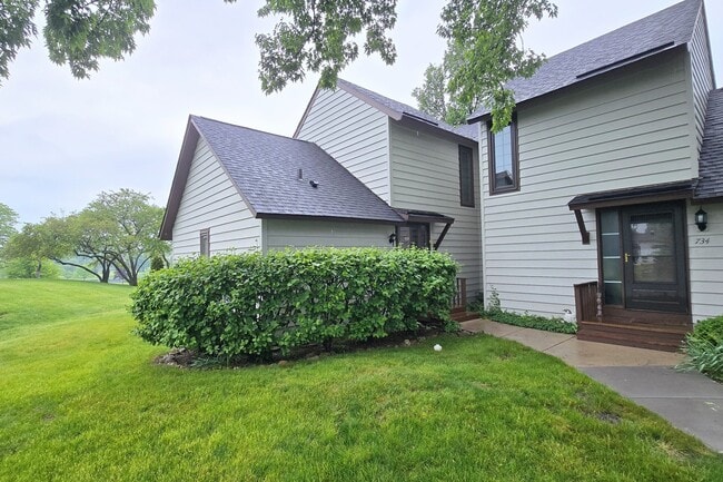 Building Photo - 736 Chandler Rd