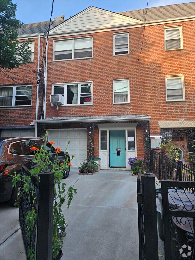 Building Photo - 30-19 70th St Rental