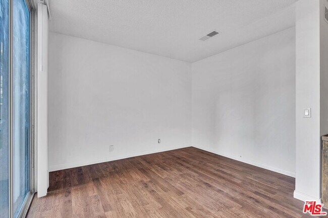 Photo - 100 S Doheny Dr Unit 209