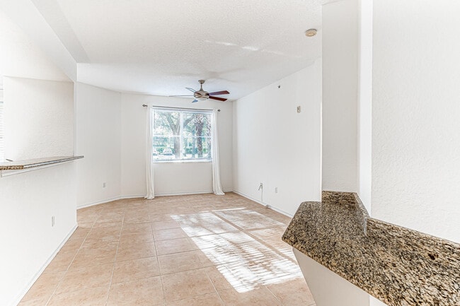 Photo - 11012 Legacy Dr Unidad 104