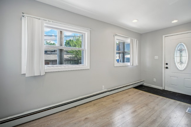 296 Dixon Ave