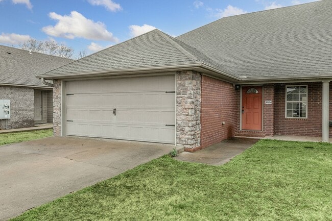 Building Photo - Great Duplex in Riverwalk Farms