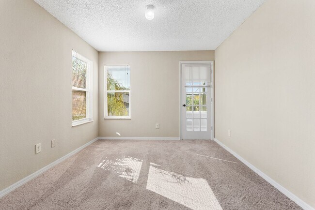 Photo - Venetian Place -  833 Unidad 833