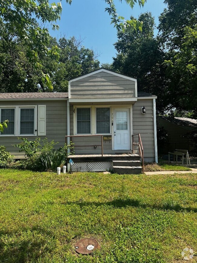Building Photo - Central Location Rental