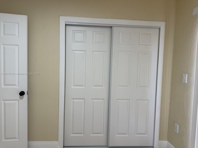 Photo - 2310 W 60th St