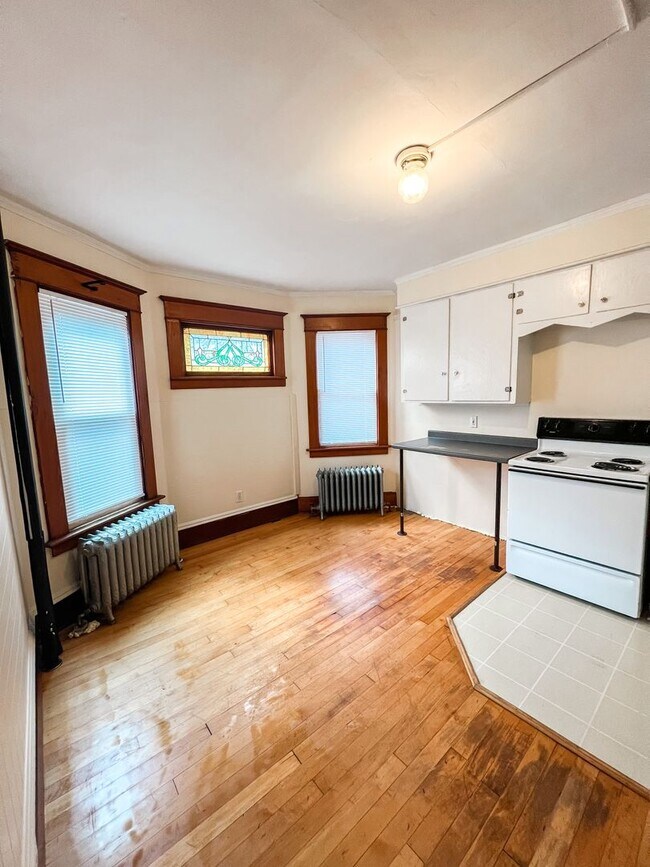 Photo - 208 King St Unit 208 King St