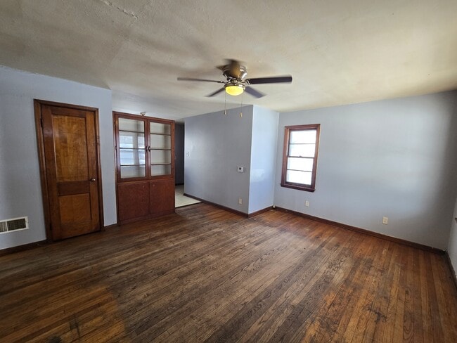 Building Photo - 407 Linden Ave