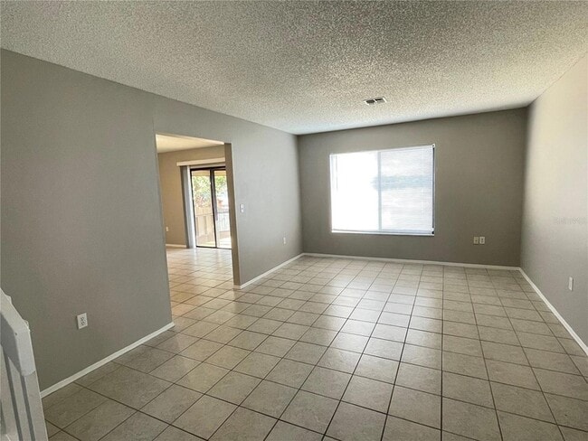 687 Lake Dexter Cir