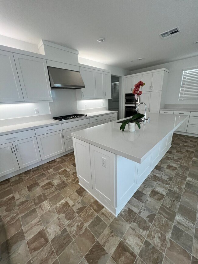 Photo - Camarillo - Newer 4 bedroom, 3.5 home