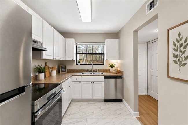 Photo - 3837 Moran Way