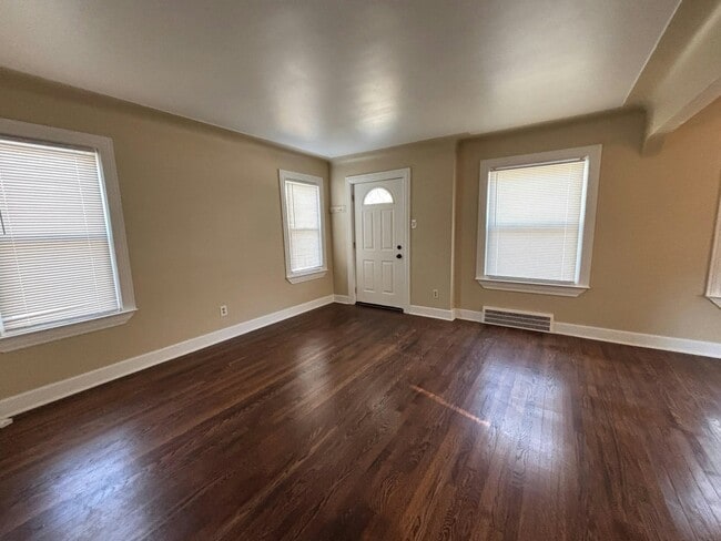 Photo - 747 Gardendale St