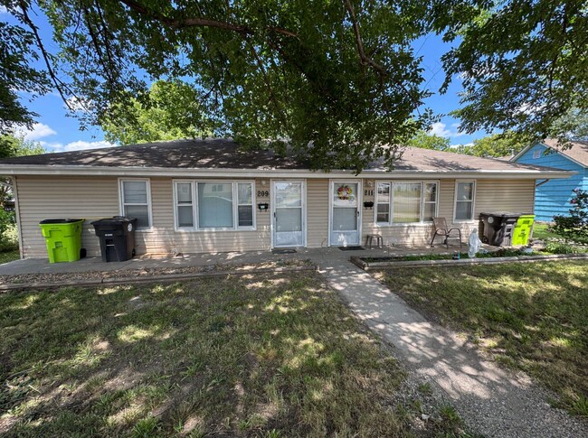Photo - 209 Commercial St Apartment