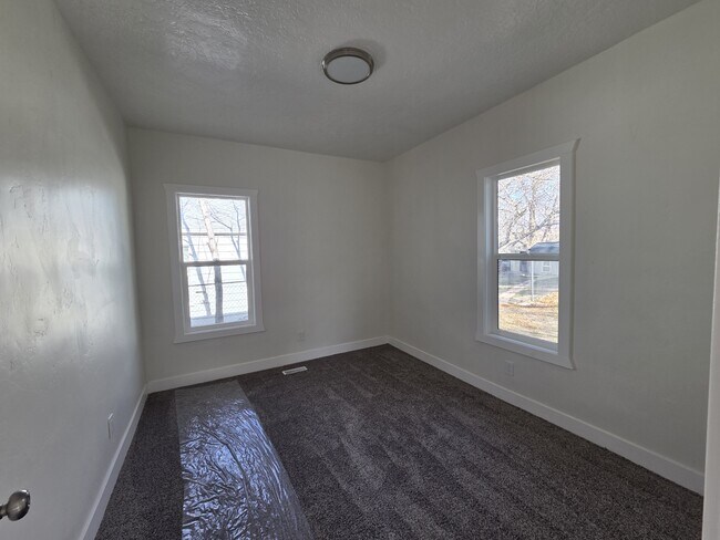 152 N 200 W St