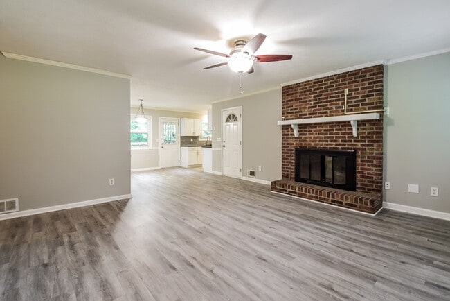 Photo - 310 Victoria Dr