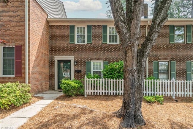 Building Photo - 3921 Valley Ct Unit 3921 Valley Ct #D