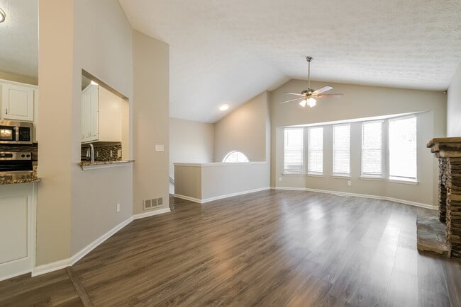 Photo - 1030 Sycamore Summit