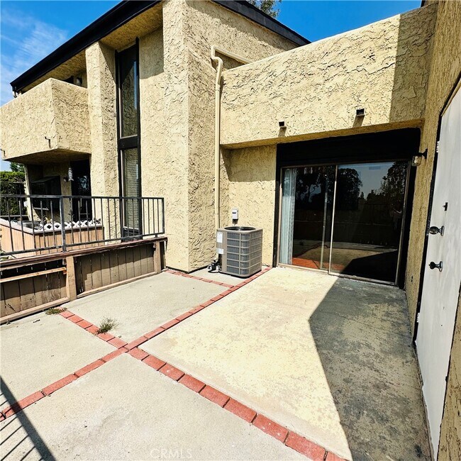 Photo - 3614 Hemlock Ln