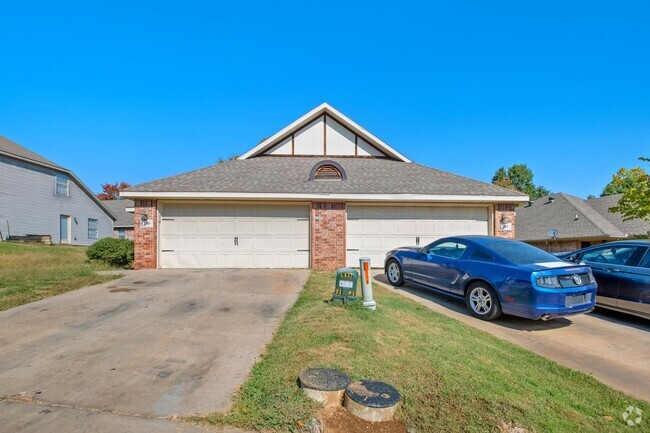 Building Photo - Updated Duplex in a perfect location! Unit 207 Rental