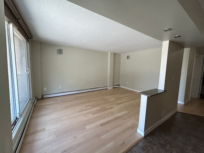 Photo - 1715-1713 13 St SW