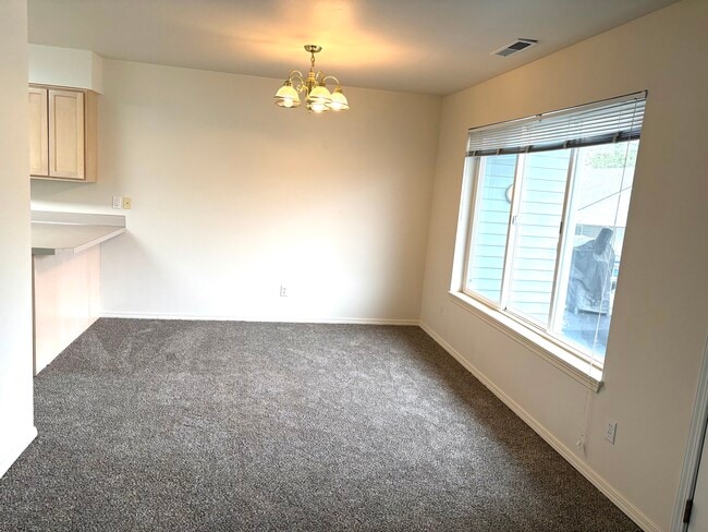 Dining room - RiverWest Senior Living
