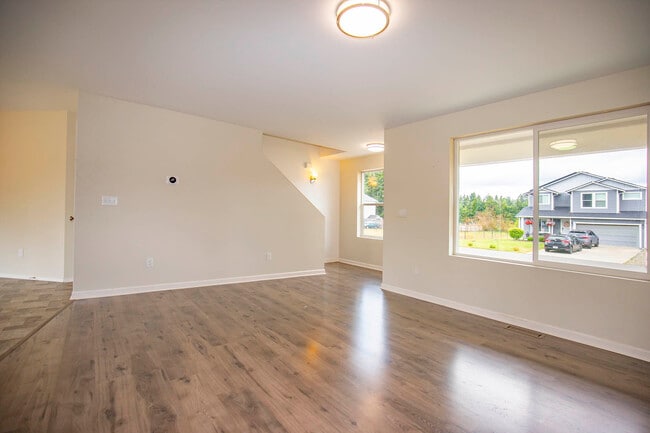 Photo - 111 Carver Walk SE