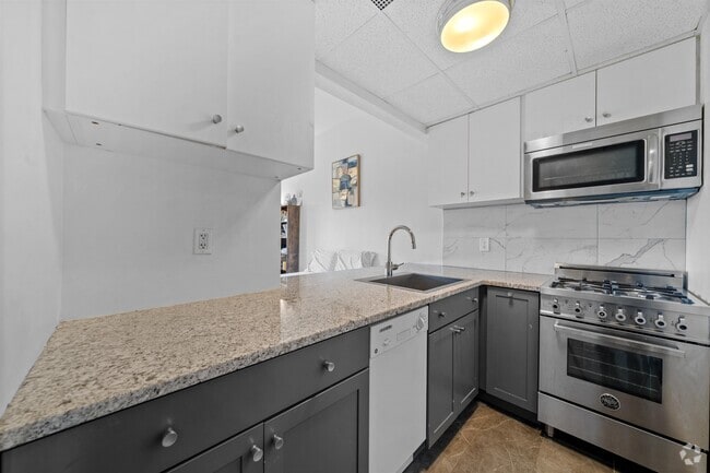 Building Photo - 227 Christopher Columbus Dr Unit 308B Rental