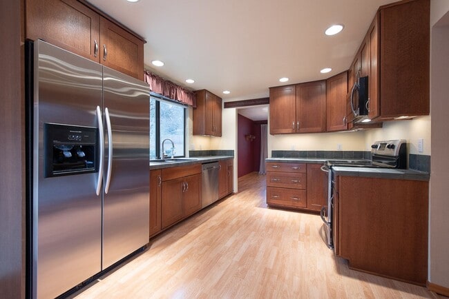 Photo - Amazing 4bed/2.5bath Home with Landscaping Included Located in Bellevue!