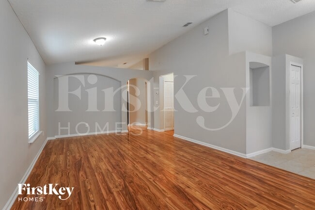 Photo - 1460 Greenway Pl