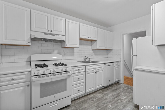 Photo - 27 Hamilton Ct