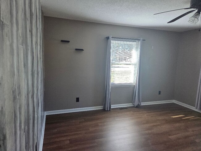 Photo - 100 J.R. Place