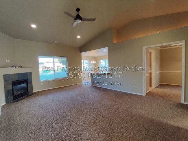 2667 Torrey Pines Way