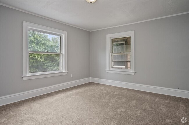 Building Photo - 117 Kenwood Ave Rental