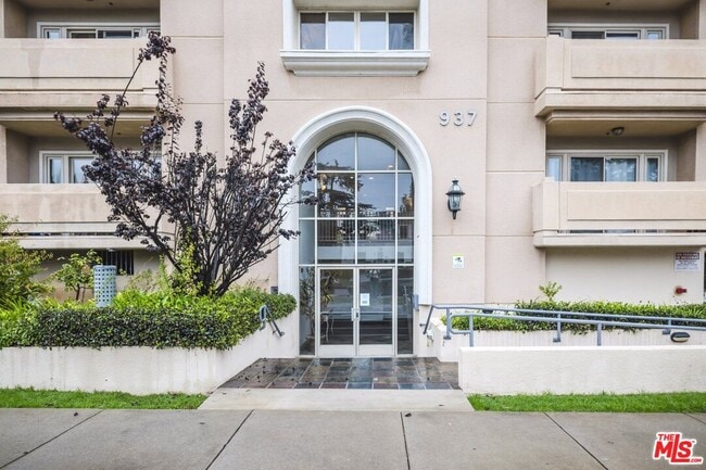 Photo - 937 12th St Unit 208