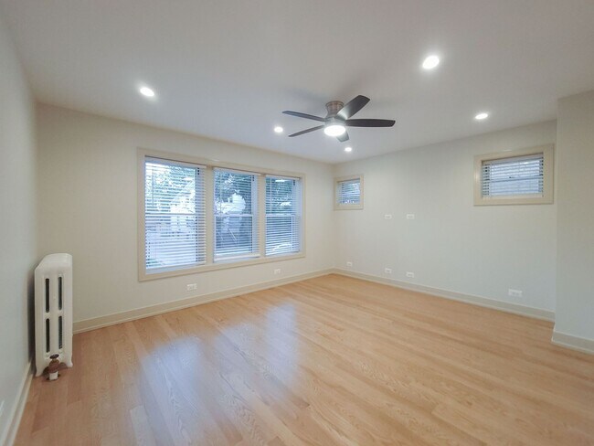 Photo - 1919 W Winona St Unit 2