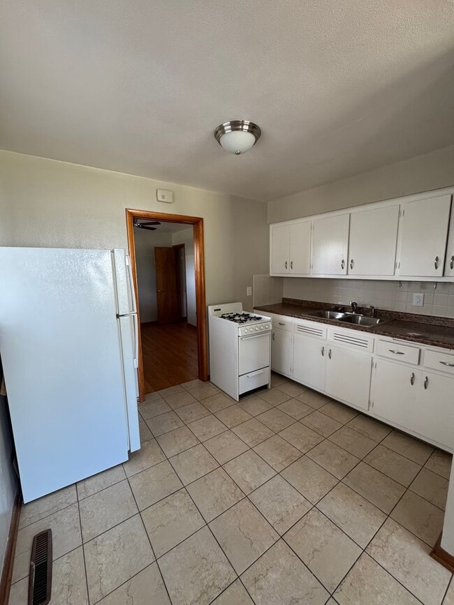 Photo - 2323 Douglas St Unit Apartment 1