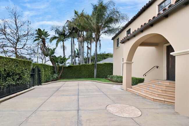 Photo - 6111 San Vicente Blvd