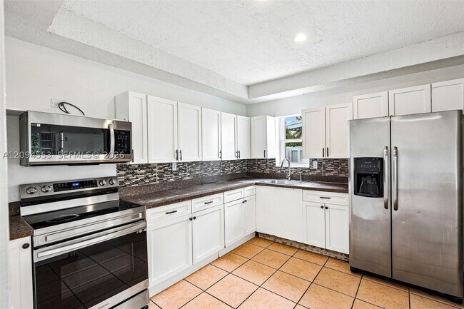 571 NE 172nd St