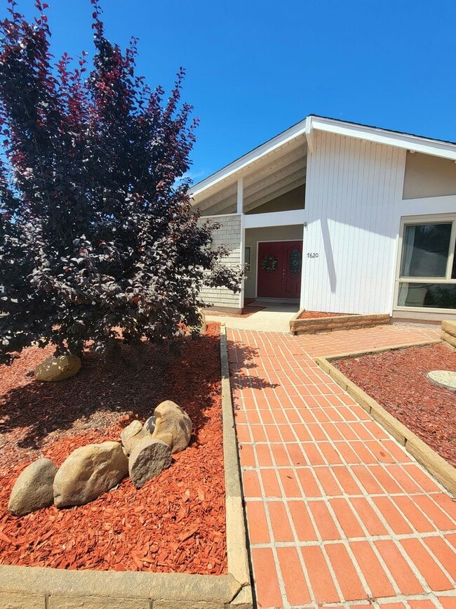 Photo - Darling, Move-In Ready Home in Highly Sought After Neighborhood w/ a Great View!!