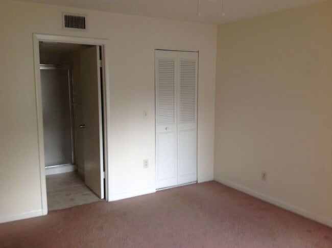 Photo - 954 Courtyard Ln