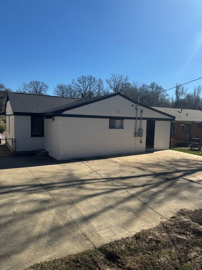 Photo - 3575 Millard Rd